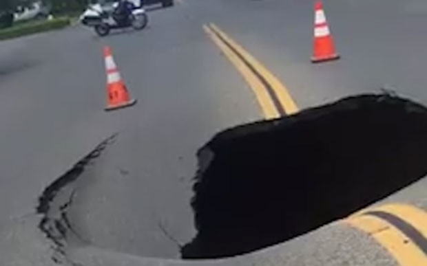 G1 Buraco se abre no meio de estrada na Califórnia notícias em