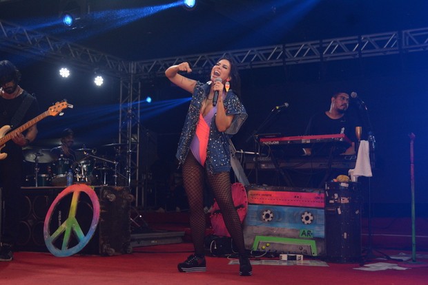 Alinne Rosa faz show em Recife (Foto: Felipe Souto Maior/Agnews)