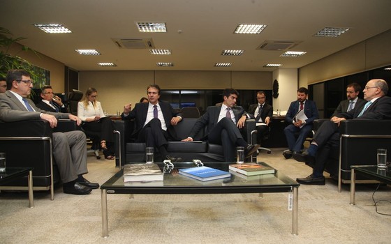 Da esquerda para a direita: Dep. Federal Danilo Forte, governador do Ceará Camilo Santana, ministro da Integração Nacional, Helder Barbalho e Aroldo Cedraz, presidente do TCU (Foto: Reprodução)