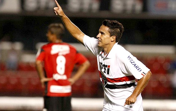 Jadson comemora gol na partida do São Paulo contra o Ituano (Foto: Rubens Chiri / saopaulofc.net)