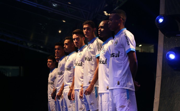 Grêmio lançamento uniformes 2015 (Foto: Lucas Rizzatti/GloboEsporte.com)