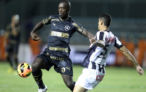 Seedorf e Ramon, Sobradinho x Botafogo (Foto: Adalberto Marques/Agência Estado)