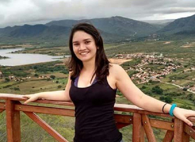 Jovem Fabiana foi morta na tarde desta quarta-feira, em Encanto. (Foto: Divulgação / PM)