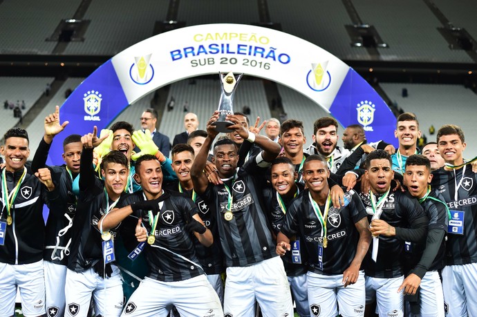 Comemoração Botafogo campeão brasileiro sub-20 (Foto: Marcos Ribolli)