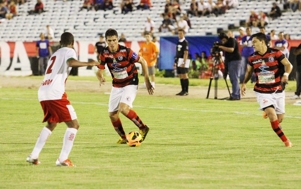 Campinense 1 x 0 Feirense, no Estádio Amigão (6ª rodada da 1ª fase da Copa do Nordeste 2013) (Foto: Magnus Menezes / Jornal da Paraíba)