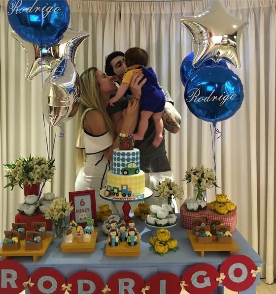 Adriana Sant&#39;anna e Rodrigão comemoram seis meses de nascimento do filho, Rodrigo (Foto: reprodução/Instagram)