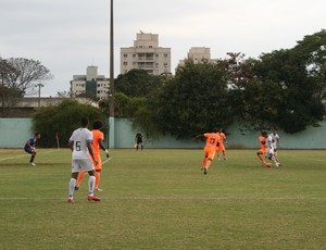 Lance do segundo gol do Resende, no empate por 2 a 2 contra o Nova Iguaçu (Foto: Diego Gavazzi/TV Rio Sul)