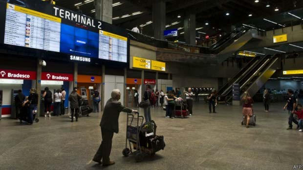 Compra de passagens aéreas online ainda pode ser 'pesadelo' para turistas (Foto: AFP/BBC)