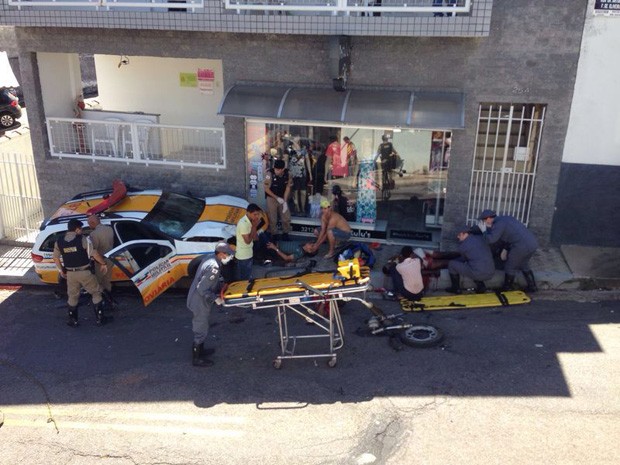 Carro da Polícia Rodoviária atropelou 3 pessoas que estavam na calçada (Foto: Maick D´Ângelo)