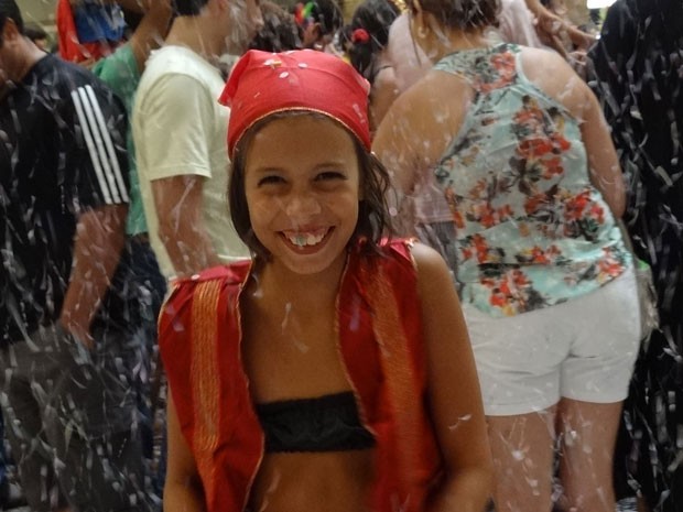 Letícia Delfim garante que sempre vai brincar 'de confete' (Foto: Katherine Coutinho / G1)