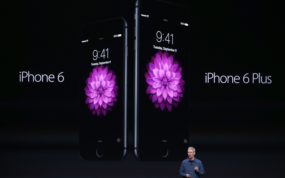 Tim Cook, CEO da Apple, anuncia o iPhone 6 nos Estados Unidos em setembro de 2014  (Foto: Justin Sullivan/Getty Images/AFP)