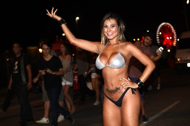 Andressa Urach de biquini no Rock in Rio (Foto: Iwi Onodera/ EGO)