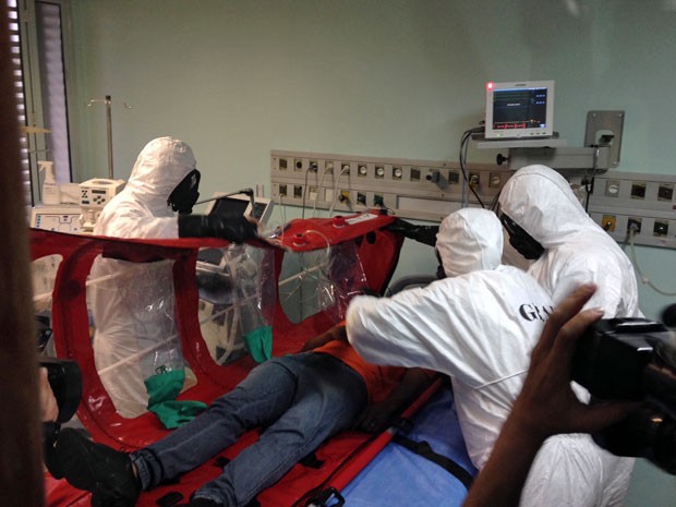 Simulação foi realizada no Instituto de Infectologia Emilio Ribas, em São Paulo (Foto: Mariana Lenharo/G1)