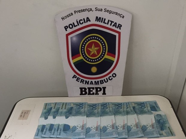 Homem é preso com notas falsas em Camocim  (Foto: Divulgação/Polícia Militar)