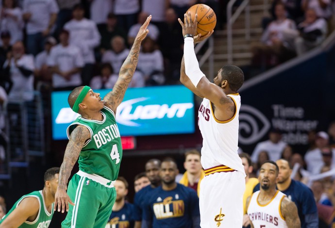 Kyrie Irving e Isaiah Thomas Cleveland Cavaliers x Boston Celtics NBA basquete (Foto: Getty Images)