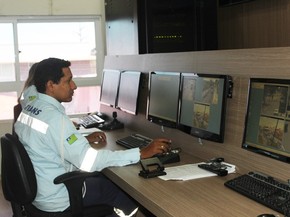 Central de Monitoramento registra em média quatro mil multas (Foto: Catarina Costa/G1)