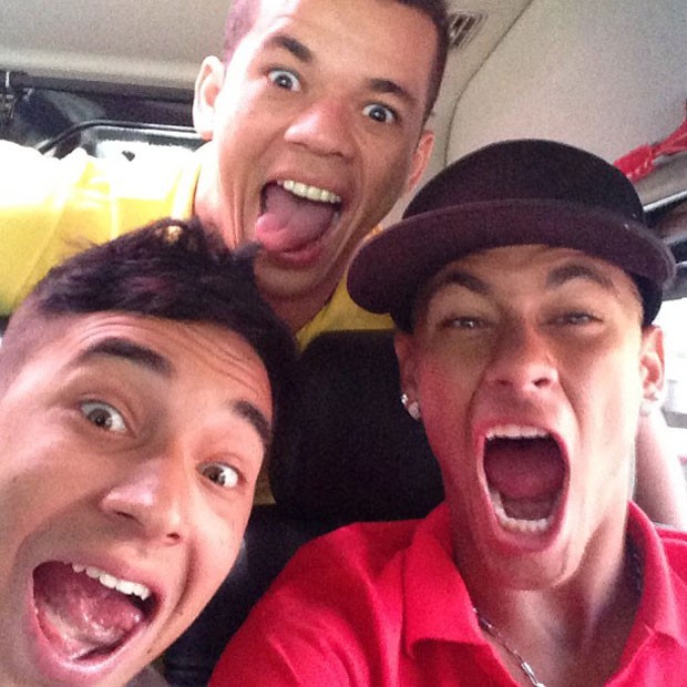 Neymar e os parceiros (Foto: Reprodução / Instagram)