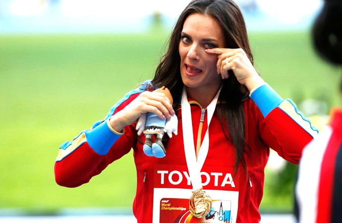 Isinbayeva medalha de ouro Mundial Moscou (Foto: Agência Reuters)
