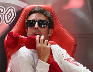Alonso diz que competição faz bem à equipe (Foto: Getty Images)