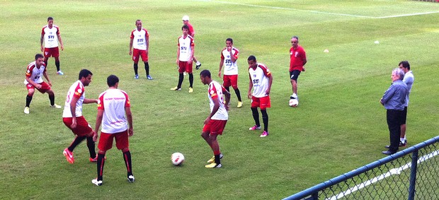 Juvenal Juvêncio assiste treino São Paulo (Foto: Carlos Augusto Ferrari)