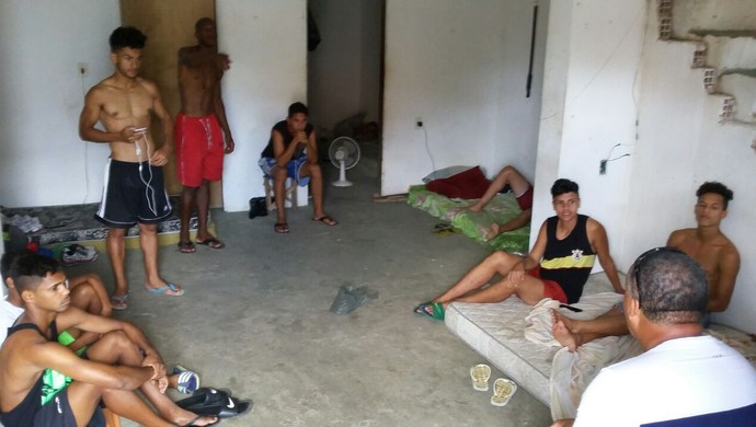 Maruinense em condições precárias (Foto: Divulgação/Sinapese)
