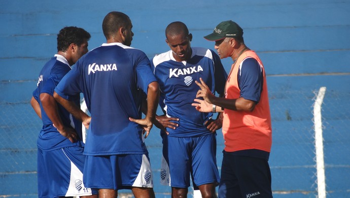 Oliveira Canindé conversa com Daniel Costa, Josimar e Uederson (Foto: Caio Lorena / Globoesporte.com)
