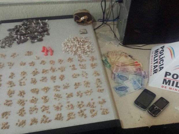 Os quatro suspeitos foram presos na Região Centro-Sul da capital mineira. (Foto: Polícia Militar/Divulgação)