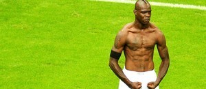 Balotelli faz 2º gol da Itália na Alemanha; ASSISTA AO VIVO (AFP)