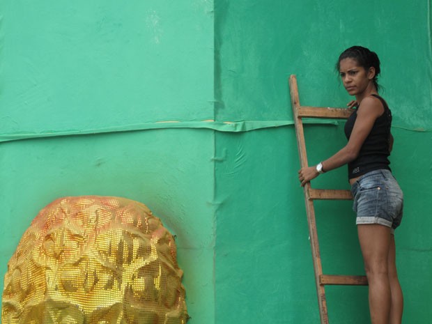 Pamela Rafaela revela segredos das escolas pelo que viu na Cidade do Samba (Foto: Gabriel Barreira/G1) Pamela Rafaela revela segredos das escolas pelo que viu na Cidade do Samba (Foto: Gabriel Barreira/G1)