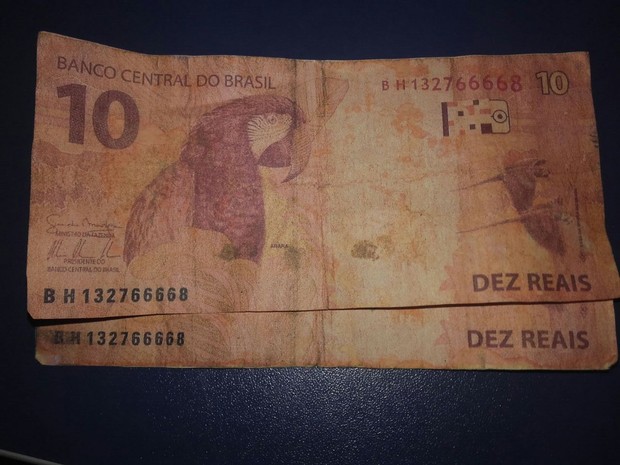 Dupla tentou usar duas notas de R$ 10 falsas para tentar pagar um churrasquinho (Foto: Divulgação/Polícia Militar) Dupla tentou usar duas notas de R$ 10 falsas para tentar pagar um churrasquinho (Foto: Divulgação/Polícia Militar)
