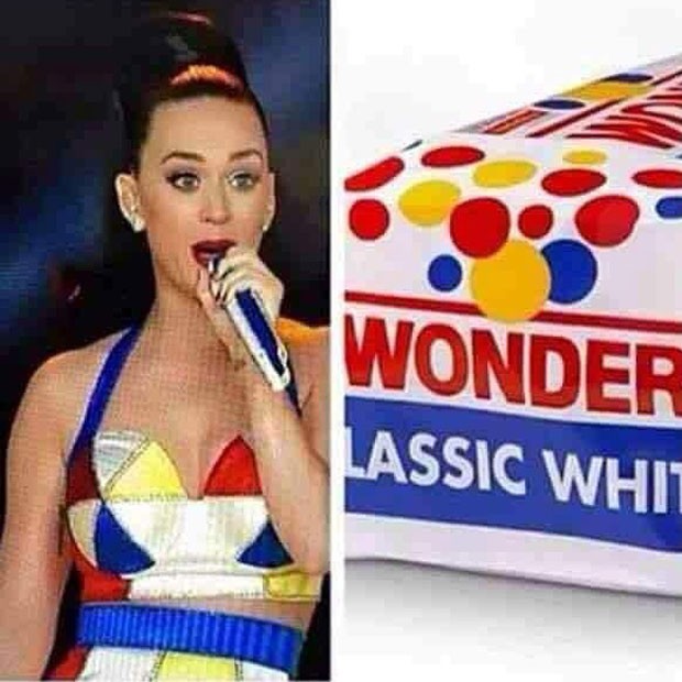 Look de Katy Perry no Super Bowl é comparado à embalagem de pão (Foto: Instagram/ Reprodução)