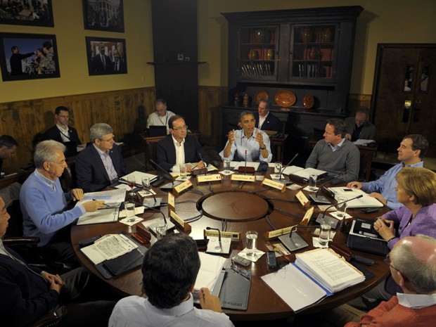 Representantes do G8 em reunião neste sábado (19) (Foto: AFP)