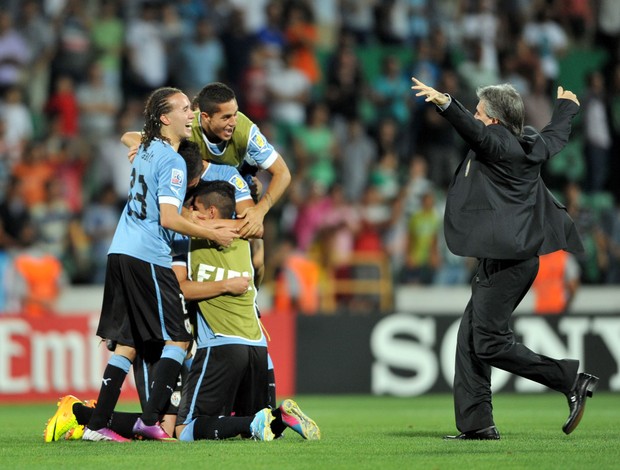 comemoração Uruguai Sub-20 (Foto: AFP)