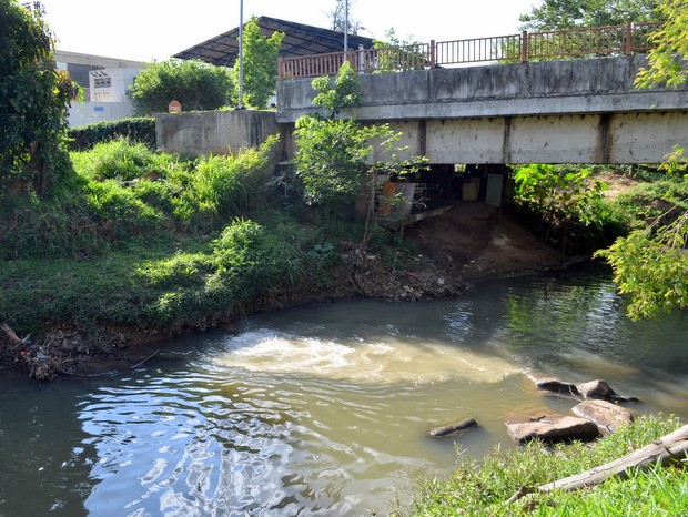 G1 Esgoto Borbulha No Leito De Córrego Que Fica Perto De Ete Em Piracicaba Notícias Em