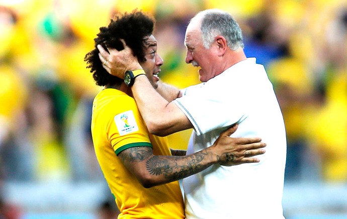 Marcelo e Felipão comemoração Brasil classificação (Foto: Reuters)