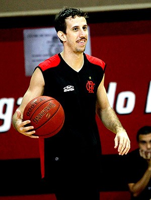 Duda treino basquete Flamengo (Foto: Cezar Loureiro / Agência O Globo)