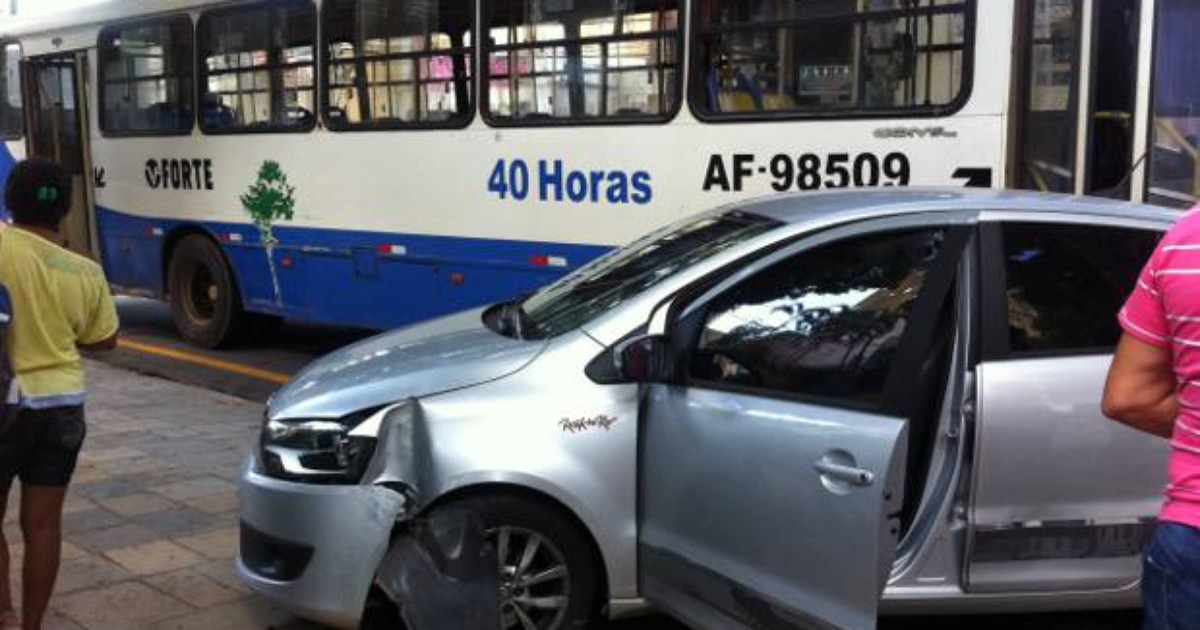 G Nibus E Carro De Passeio Colidem Na Avenida Nazar Centro De