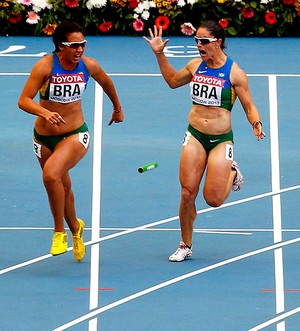 Franciela Krasucki e Vanda Gomes revezamento feminino 4x100m mundial de atletismo (Foto: Agência Reuters)