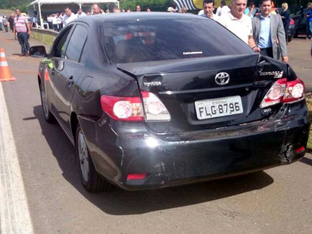 Carro de comitiva do governador foi atingido em Campinas, na manhã desta sexta-feira (Foto: Denny Cesare / Código 19)