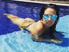Solange Gomes bronzeia bumbum em piscina e ganha elogios: 'Sereia'