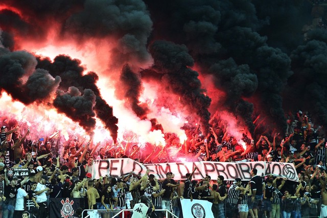 Corinthians acumula prejuízos por sinalizadores e cobra fiscalização da PM