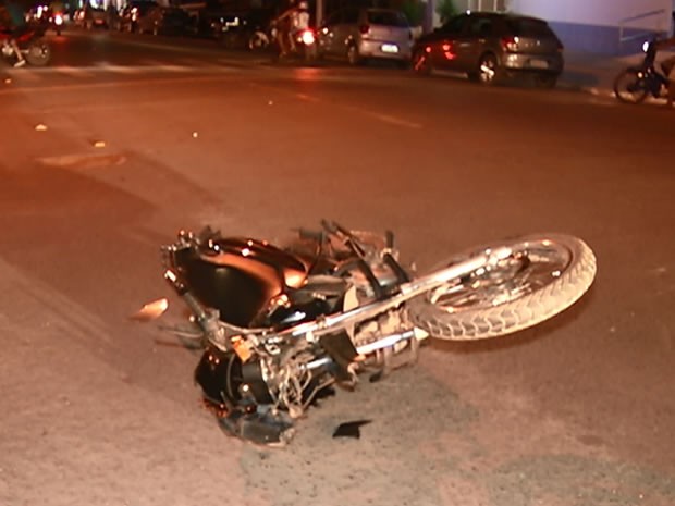 G Batida Entre Carro E Moto Deixa Cinco Feridos Em Santar M Pa