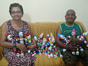 Usando Tampinhas Idosos Fazem 50 Bonecos Para Doar As Criancas No