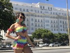 Denise Dias vai a Copacabana ver a movimentação para a Parada Gay