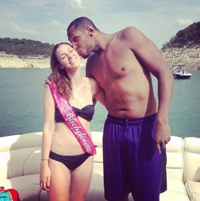 Boris Diaw em festa de despedida de solteira (Foto: Reprodução/Twitter)