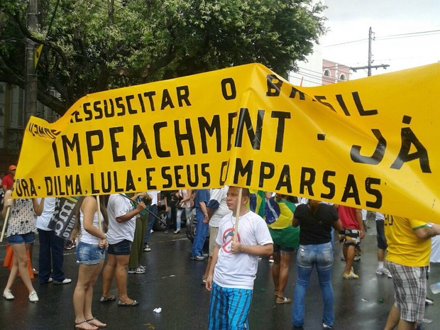 Entre outras reivindicações, está o pedido de impeachment da presidente Dilma (Foto: Manoela Moura/Arquivo pessoal) Entre outras reivindicações, está o pedido de impeachment da presidente Dilma (Foto: Manoela Moura/Arquivo pessoal)