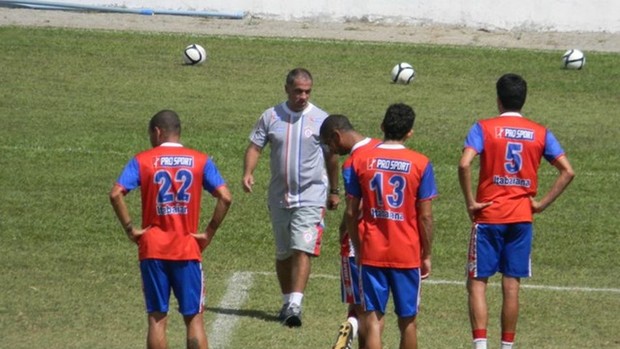 Celso Texeira treina equipe para final do Sergipano (Foto: Beto Silveira/Divulgação-AOI)