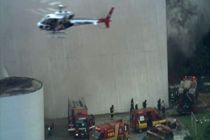 Helicóptero da PM foi acionado para socorrer possíveis feridos (Foto: Reprodução/TV Globo)