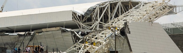 Queda de estrutura em obra do estádio do Corinthians deixa 2 mortos em São Paulo (William Volcov/Brazil Photo Press/Estadão Conteúdo)