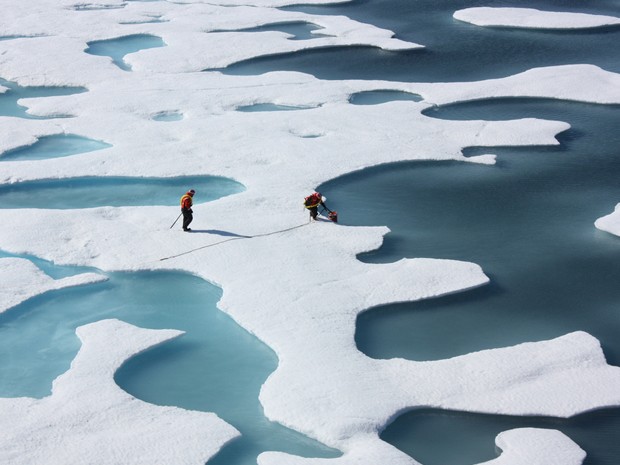 Imagem mostra camada de gelo no Ártico no verão, quando o derretimento na área polar se acentua (Foto: Divulgação/Nasa/Universidade de Washington)